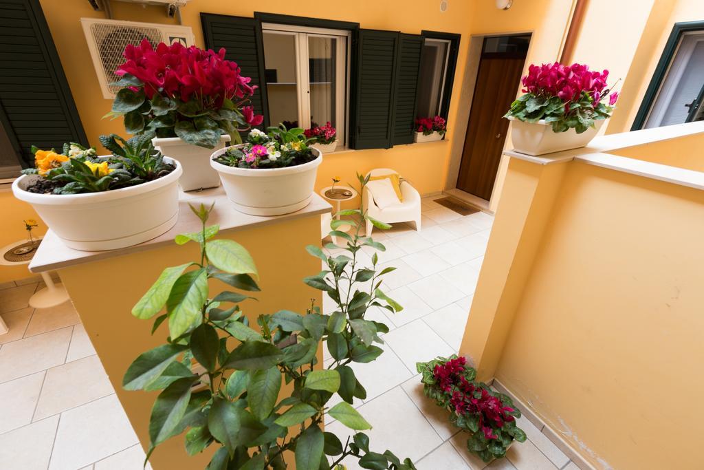 Isola Blu Aparthotel Таранто Екстериор снимка